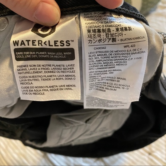 Black Levi 501 cutoffs - Picture 5 of 6